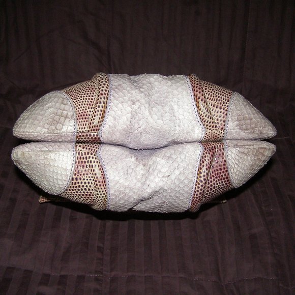 💜 RARE STUART WEITZMAN Snakeskin Reptile Structured Bag EUC - Picture 5 of 16